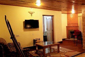 Hotel Emerald Heights Масурі Екстер'єр фото