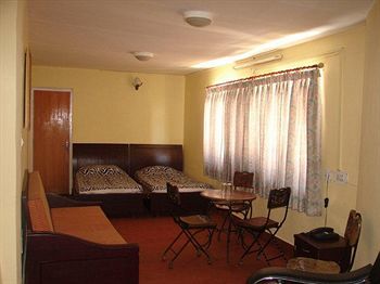 Hotel Emerald Heights Масурі Екстер'єр фото