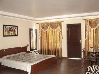 Hotel Emerald Heights Масурі Екстер'єр фото